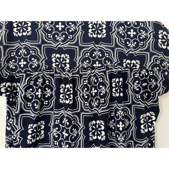 Ann Taylor Navy Blue and White Tiled‎ Mixed Media Top Size Medium - Picture 5 of 6